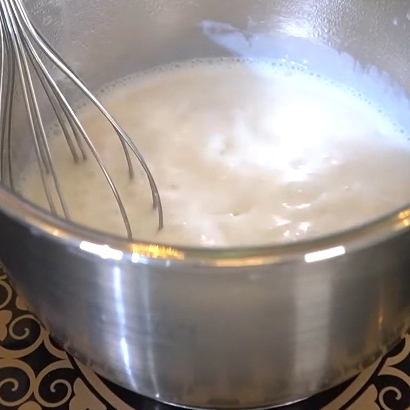 Step 4 Make coconut milk extract for pennywort and taro with coconut milk