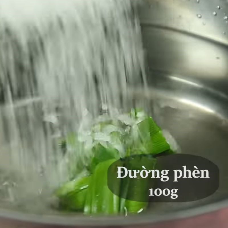 Step 3 Making pandan leaf syrup with rock sugar Durian khuc bach dessert