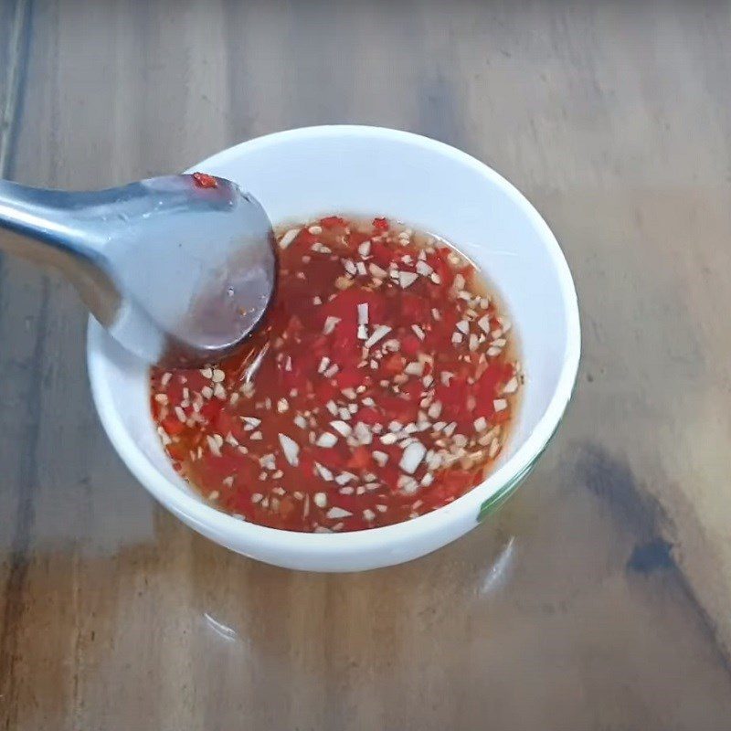 Step 1 Make the dressing for the salad Beef salad with eggplant