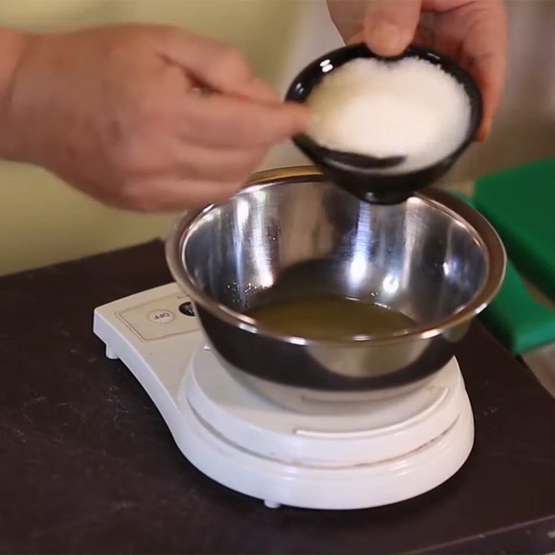 Step 3 Make the salad dressing and dipping sauce for snail salad