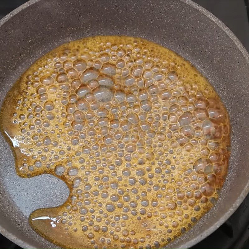 Step 3 Make the caramel sauce and marinate the fish and meat for Braised Fish from Vu Dai Village