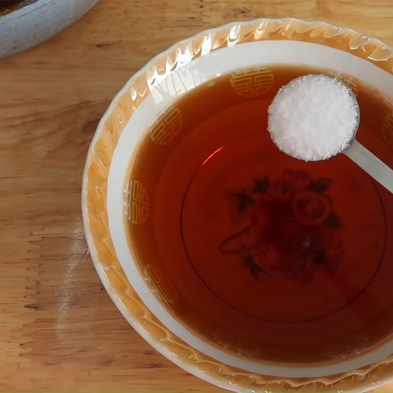 Step 3 Make the caramel sauce and marinate the fish and meat for Braised Fish from Vu Dai Village