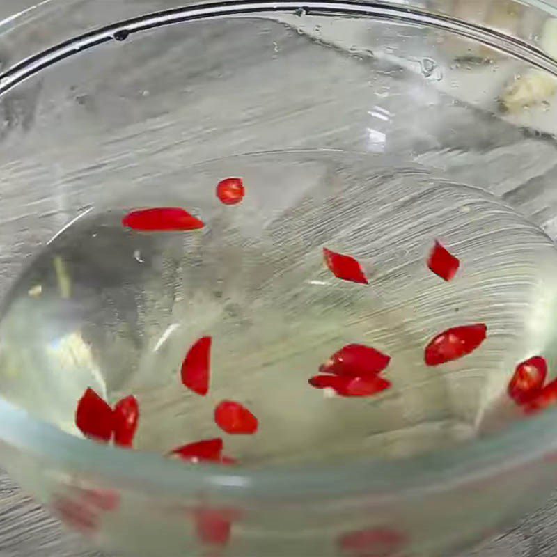 Step 2 Make vinegar soaking liquid Beef tendons soaked in vinegar