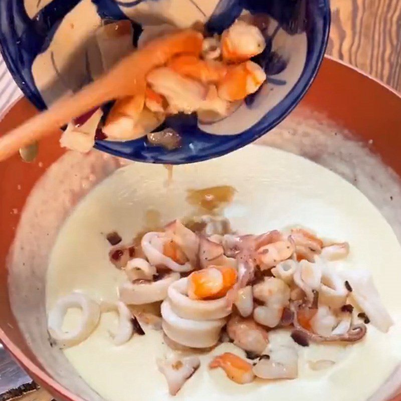 Step 3 Make the sauce Seafood rice with baked cheese sauce (Recipe shared from TikTok Cooking with TasteVN)