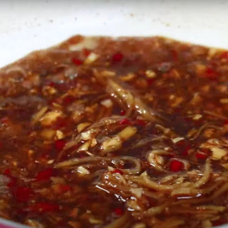 Step 5 Making the sauce for steamed scallops with vermicelli