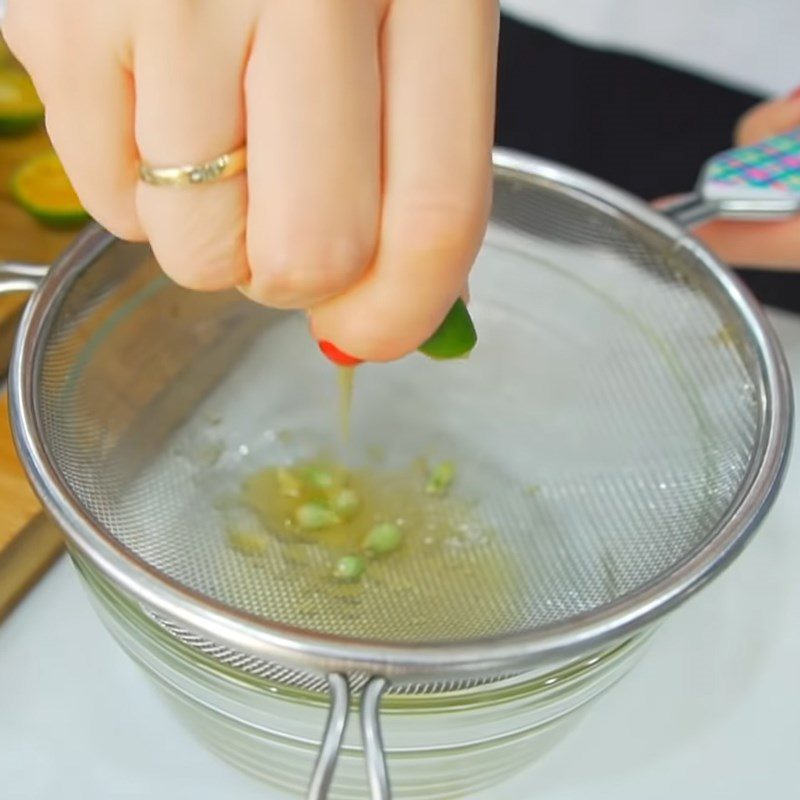 Step 4 Make the sauce White rice paper rolls with quail eggs