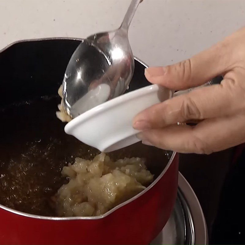 Step 3 Making the sauce for fried quail egg fish balls