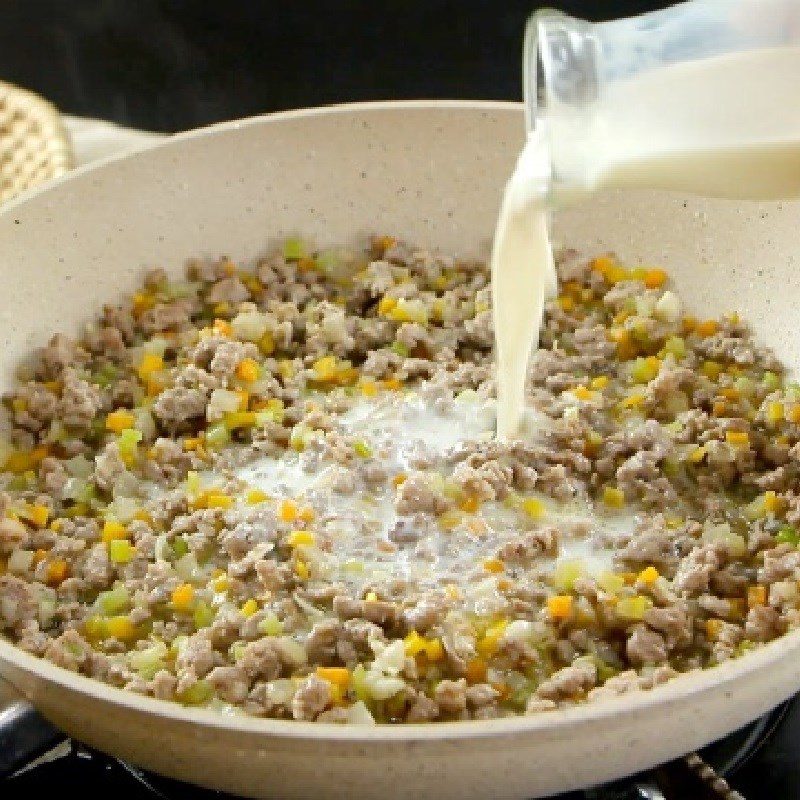 Step 3 Make minced beef tomato sauce Baked pasta with cheese and minced beef sauce