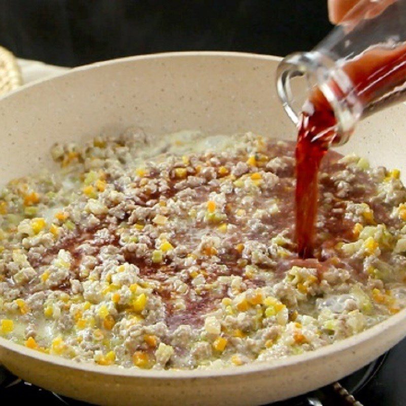 Step 3 Make minced beef tomato sauce Baked pasta with cheese and minced beef sauce