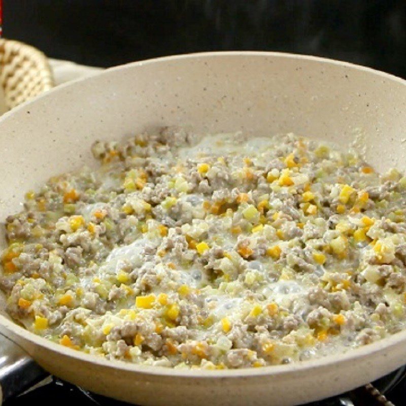 Step 3 Make minced beef tomato sauce Baked pasta with cheese and minced beef sauce