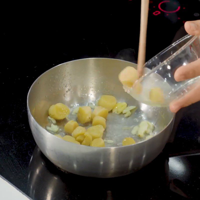 Step 3 Making scallop sauce Stir-fried spinach with scallop meat