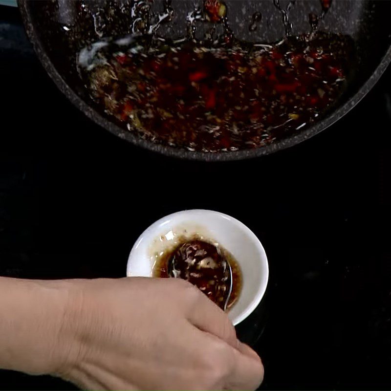 Step 4 Make Quang noodle sauce Vegetarian mixed Quang noodles