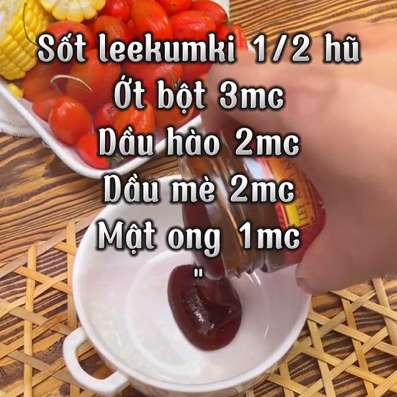 Step 2 Make the Marinade Sauce for Grilled Squid with Chili Salt (Recipe shared from TikTok Vào Bếp cùng TasteVN)