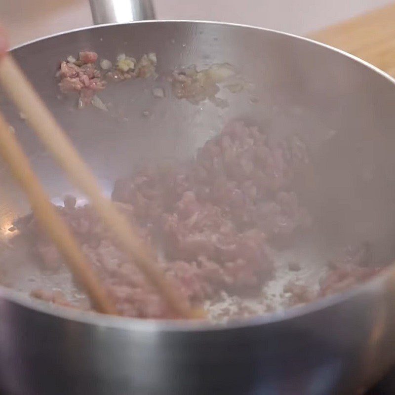 Step 3 Stir-fried beef Ground beef with Thai basil