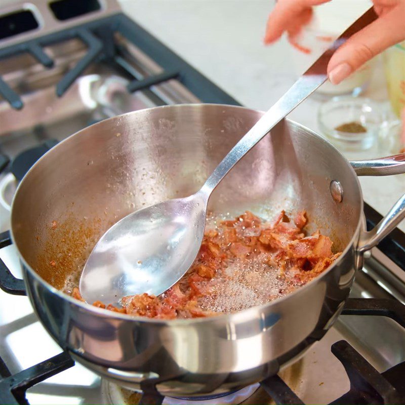 Step 3 Making smoky meat sauce for green beans stuffed with smoked meat