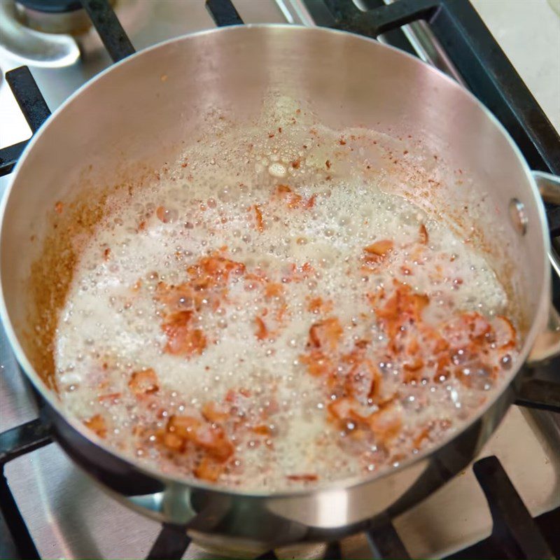 Step 3 Making smoky meat sauce for green beans stuffed with smoked meat