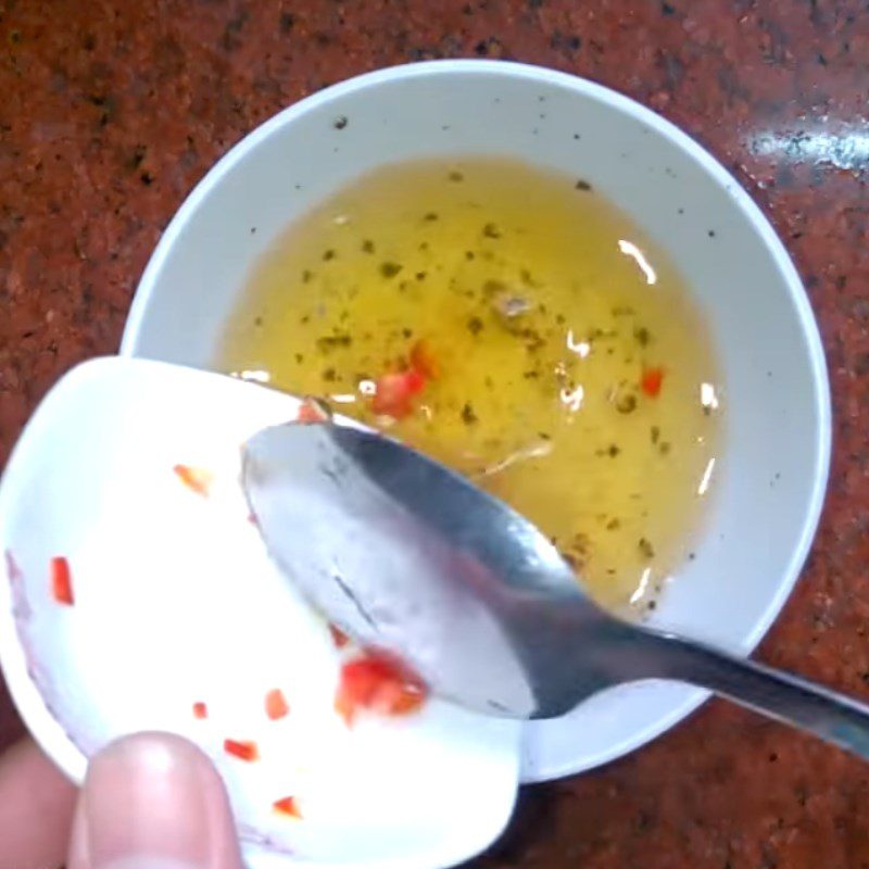 Step 3 Make the salad dressing Chôm chôm squid salad