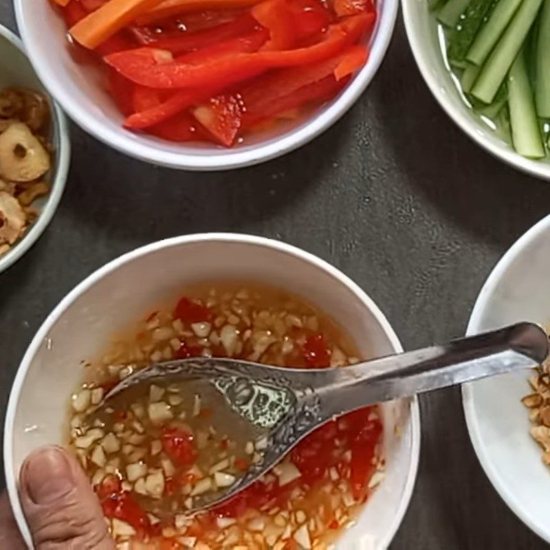 Step 3 Make the salad dressing Chôm chôm salad with seaweed