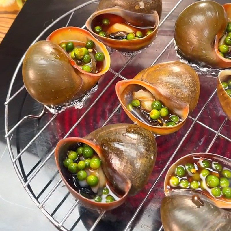 Step 3 Grilled apple snails with green pepper Grilled apple snails with green pepper (Recipe shared from TikTok Cooking with TasteVN)