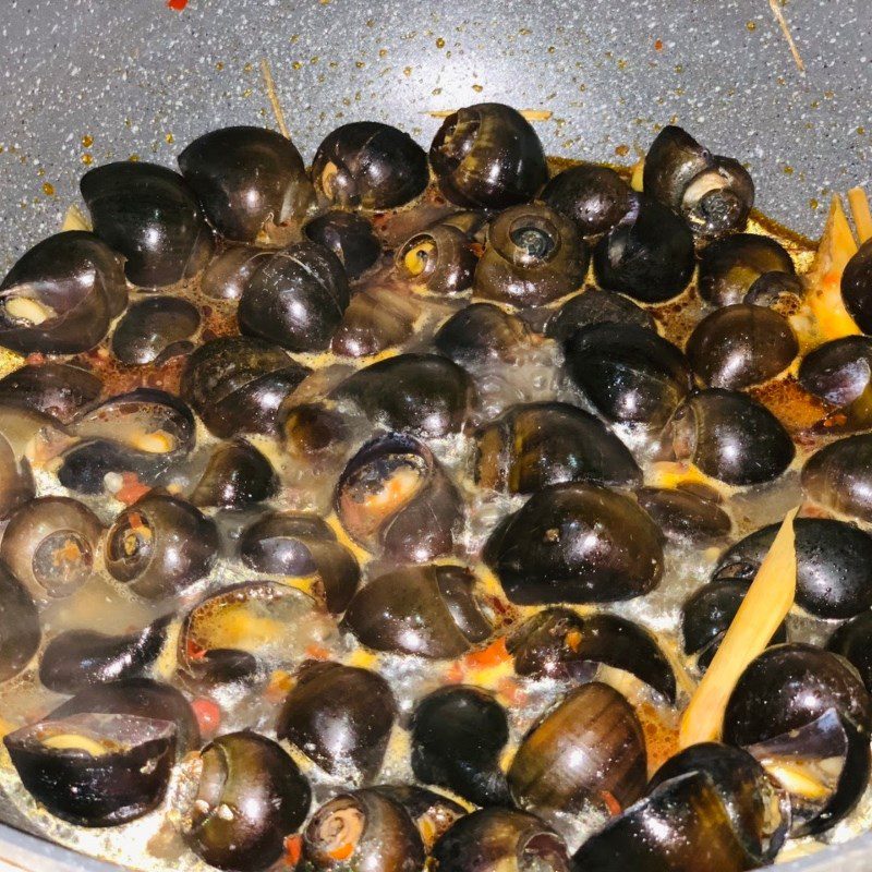 Step 2 Cooking snails with lemongrass and chili Snails with lemongrass and chili