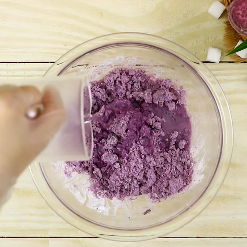 Step 4 Make the chewy sweet potato balls for purple sweet potato and grass jelly dessert