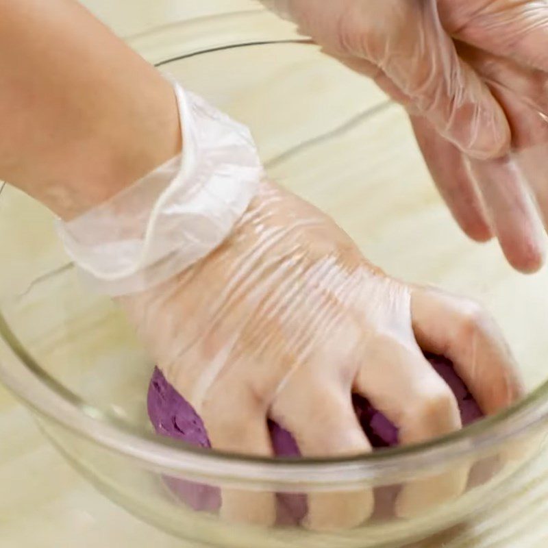 Step 4 Make the chewy sweet potato balls for purple sweet potato and grass jelly dessert