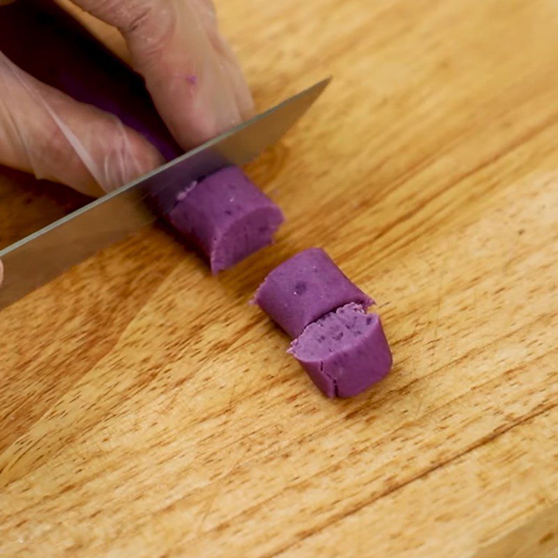 Step 4 Make the chewy sweet potato balls for purple sweet potato and grass jelly dessert