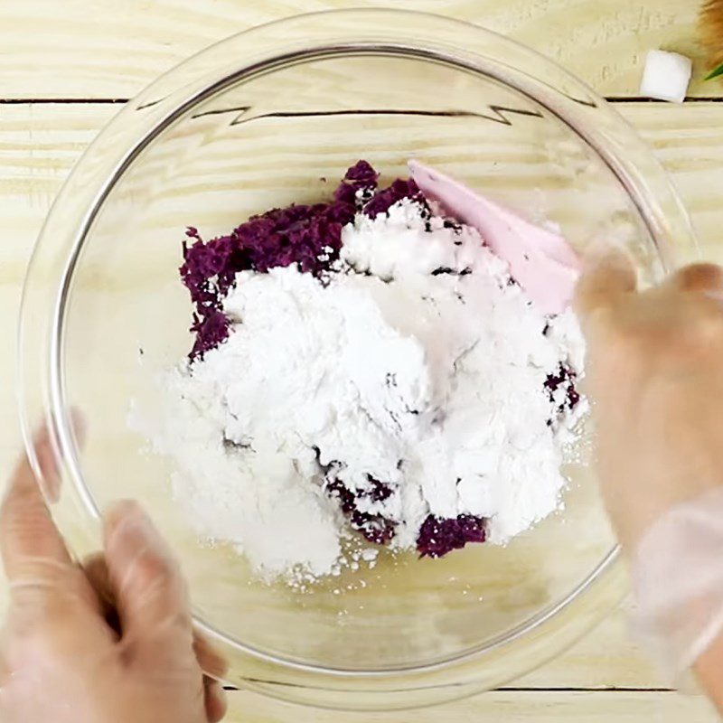 Step 4 Make the chewy sweet potato balls for purple sweet potato and grass jelly dessert