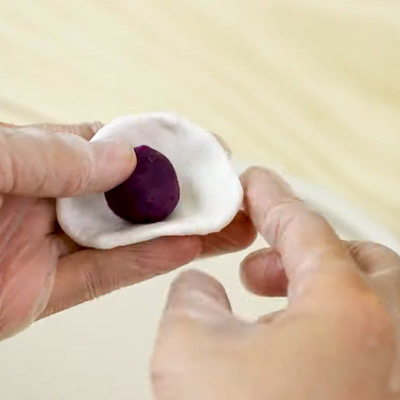 Step 3 Make the sweet potato dough balls for purple sweet potato and grass jelly dessert