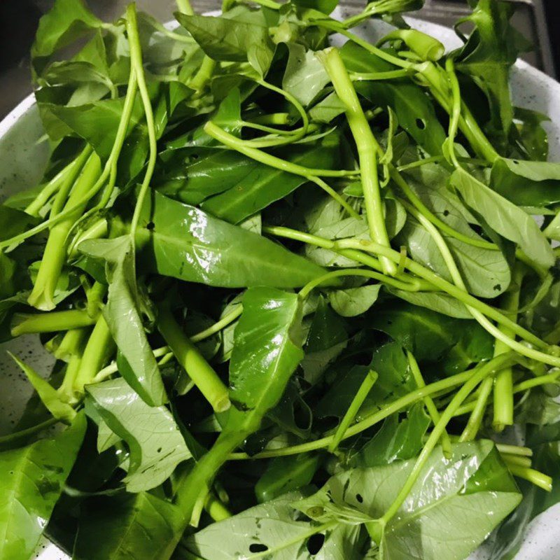 Step 2 Stir-fried Water Spinach with Garlic Stir-fried Water Spinach with Garlic