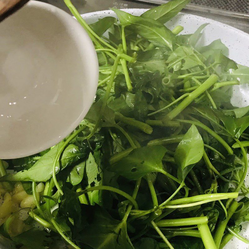 Step 2 Stir-fried Water Spinach with Garlic Stir-fried Water Spinach with Garlic