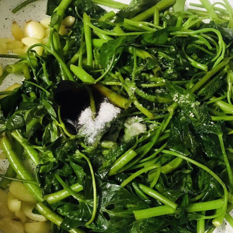 Step 2 Stir-fried Water Spinach with Garlic Stir-fried Water Spinach with Garlic