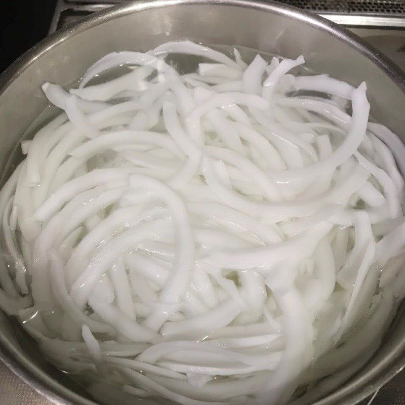 Step 2 Cleaning coconut meat Coconut milk candy (recipe shared by user)