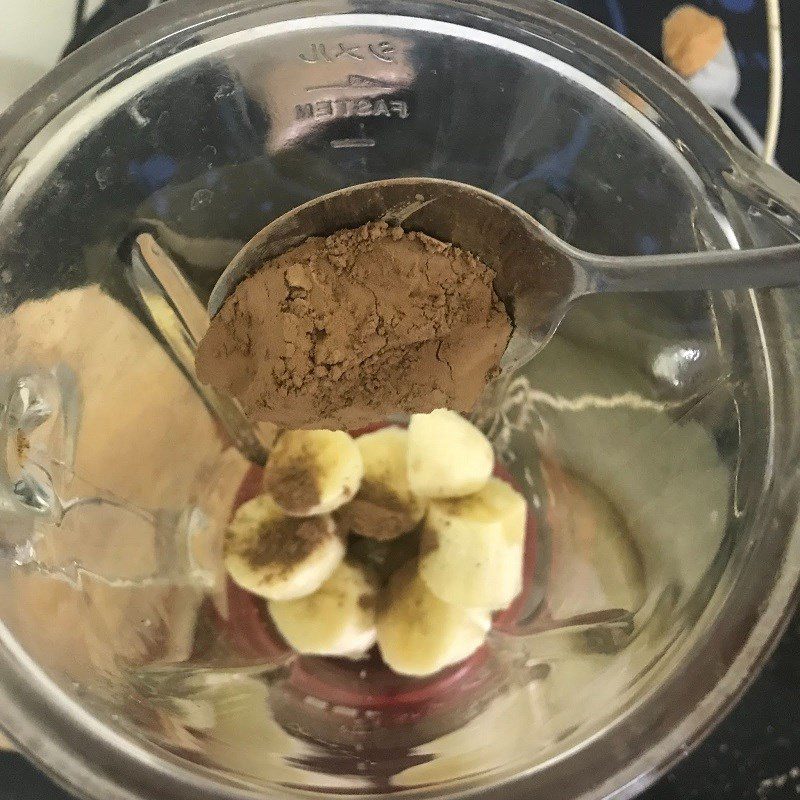 Step 2 Make Banana Cocoa Smoothie