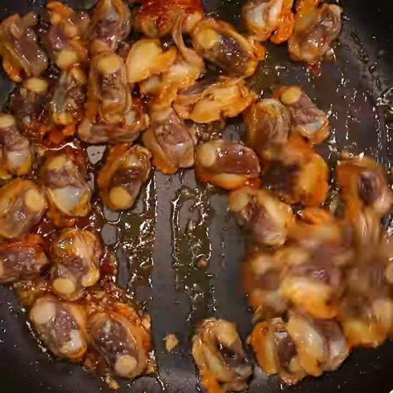 Step 3 Sweet and Sour Stir-fried Razor Clams Sweet and Sour Stir-fried Razor Clams