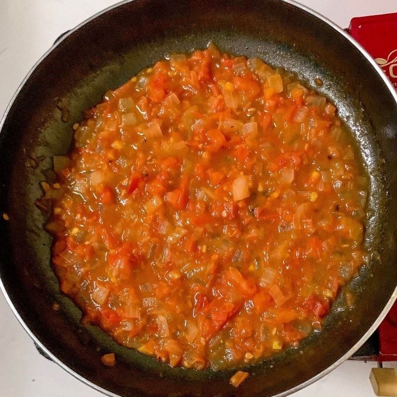 Step 3 Make tomato sauce Grilled chicken noodles with tomato sauce