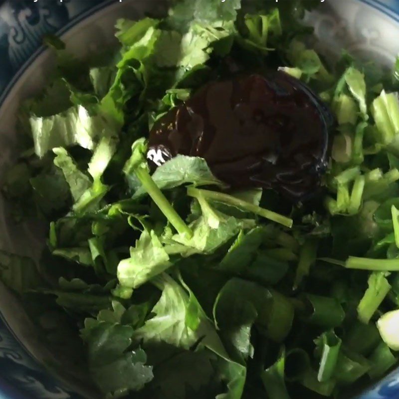 Step 2 Make scallion sauce Steamed squid with scallion oil