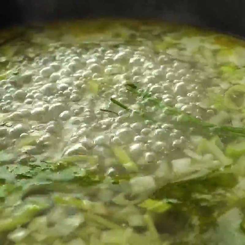Step 4 Make the cream sauce for pan-seared salmon