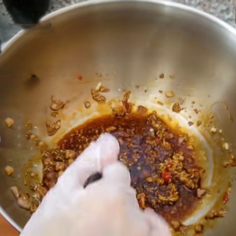 Step 2 Make braised pork sauce