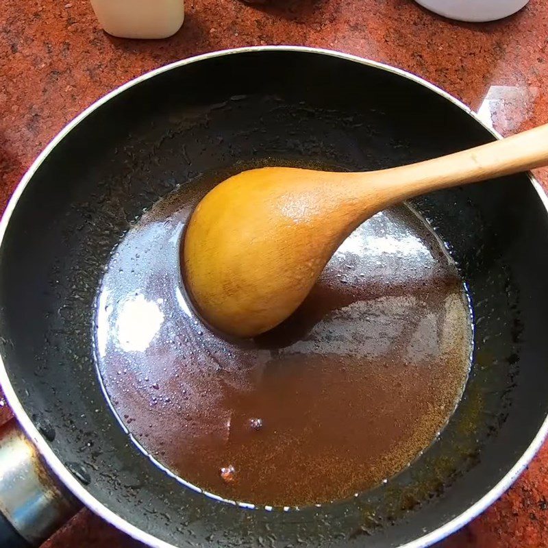 Step 4 Making tamarind sauce Red rice paper rolls with quail eggs