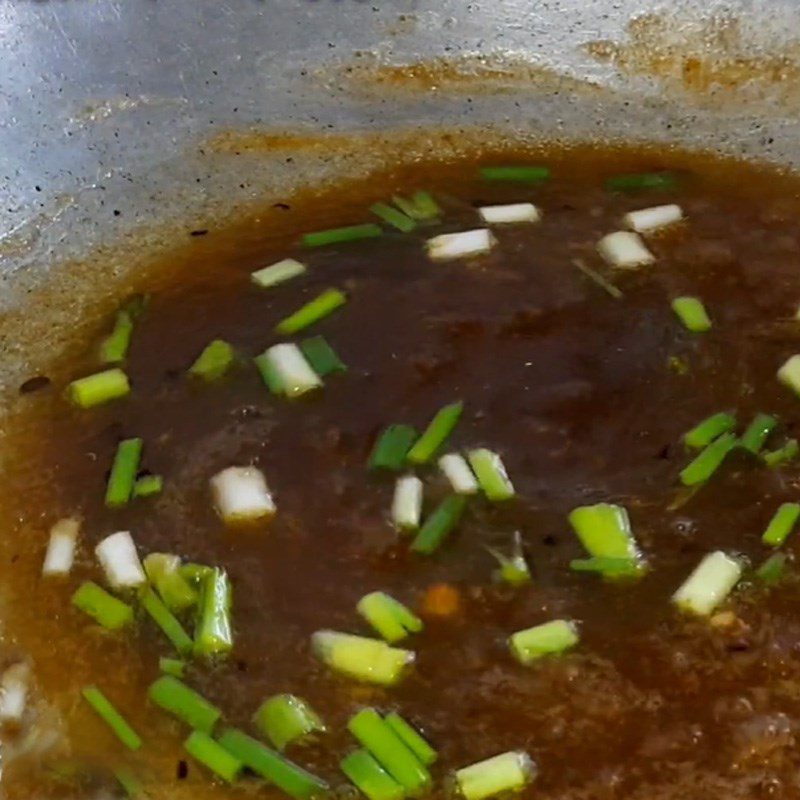 Step 3 Making tamarind sauce and green onion oil for deep-fried tilapia