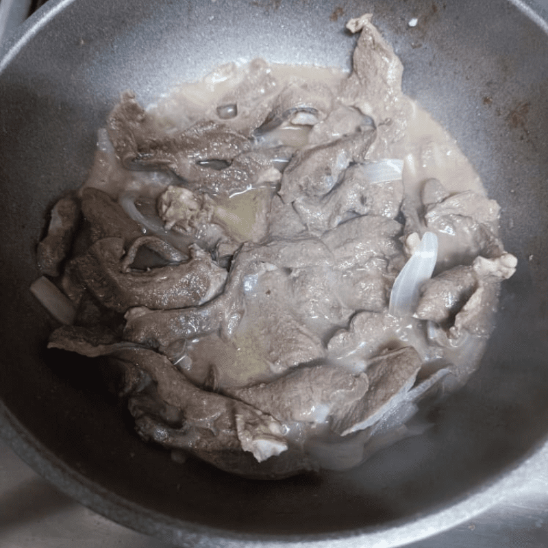 Step 3 Stir-fry the heart for Pork Heart Porridge with Potatoes