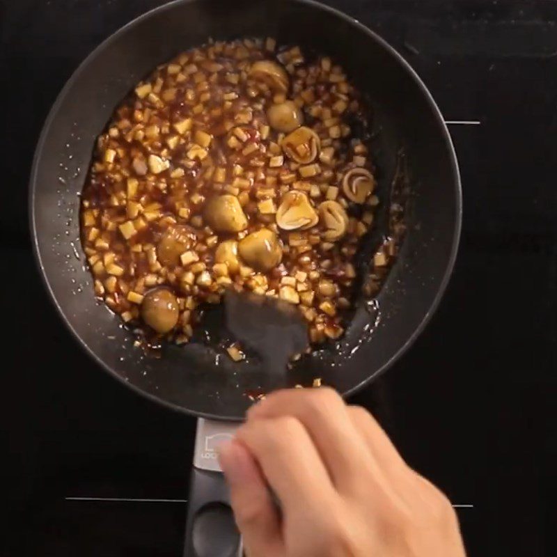 Step 2 Make mushroom sauce for Tofu with straw mushrooms and chicken thigh mushrooms