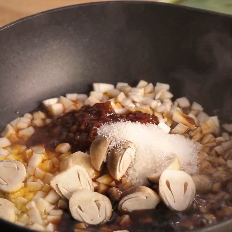 Step 2 Make mushroom sauce for Tofu with straw mushrooms and chicken thigh mushrooms