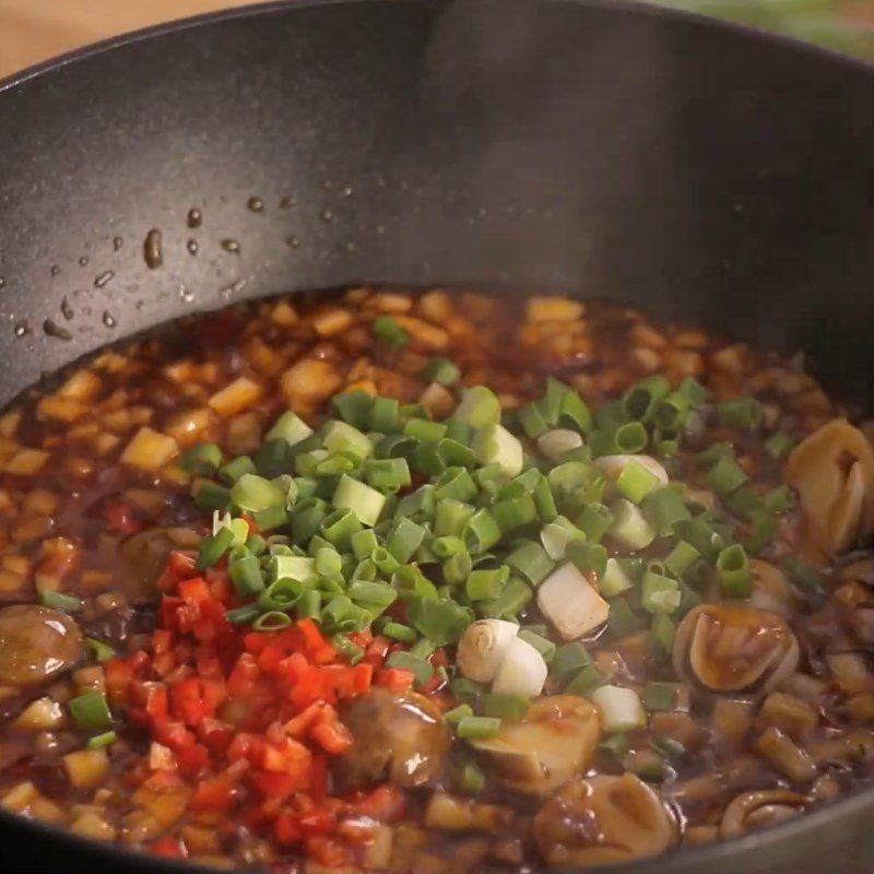 Step 2 Make mushroom sauce for Tofu with straw mushrooms and chicken thigh mushrooms