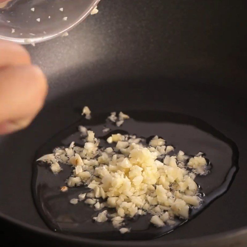 Step 2 Make mushroom sauce for Tofu with straw mushrooms and chicken thigh mushrooms