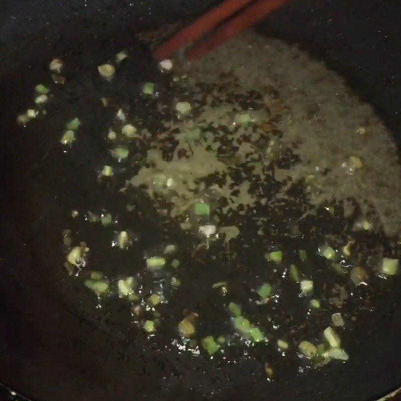 Step 2 Making mushroom sauce Tofu with seafood mushroom sauce (snow white mushroom)