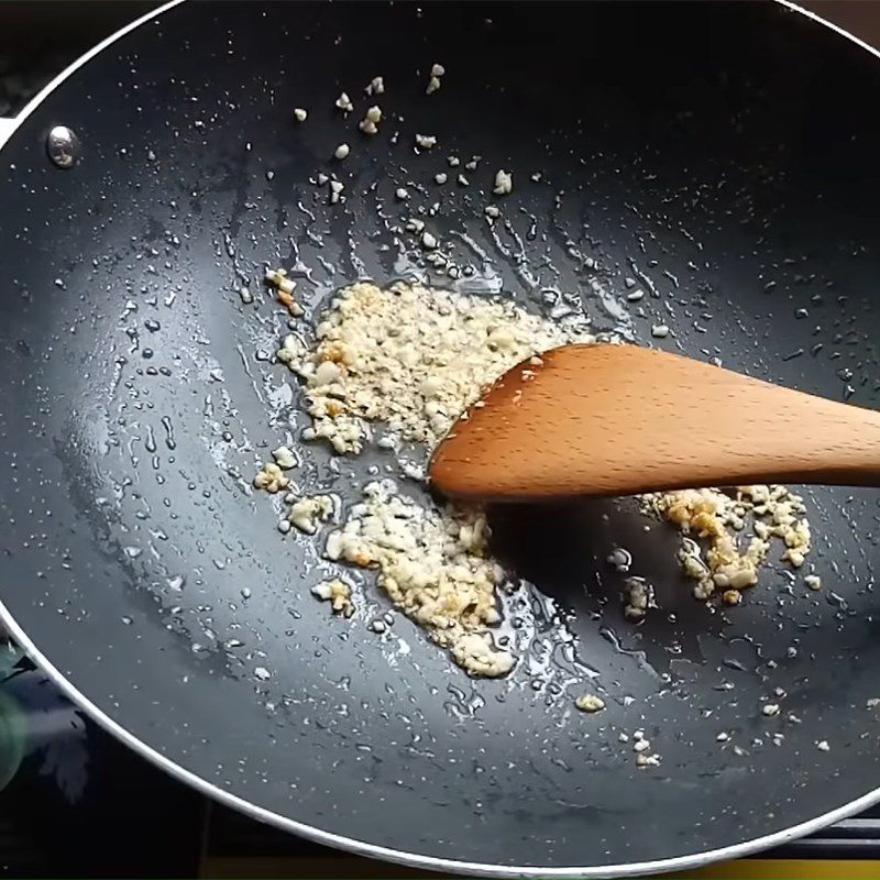 Step 3 Making fish sauce Fried anchovies with fish sauce