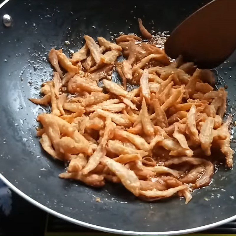 Step 3 Making fish sauce Fried anchovies with fish sauce