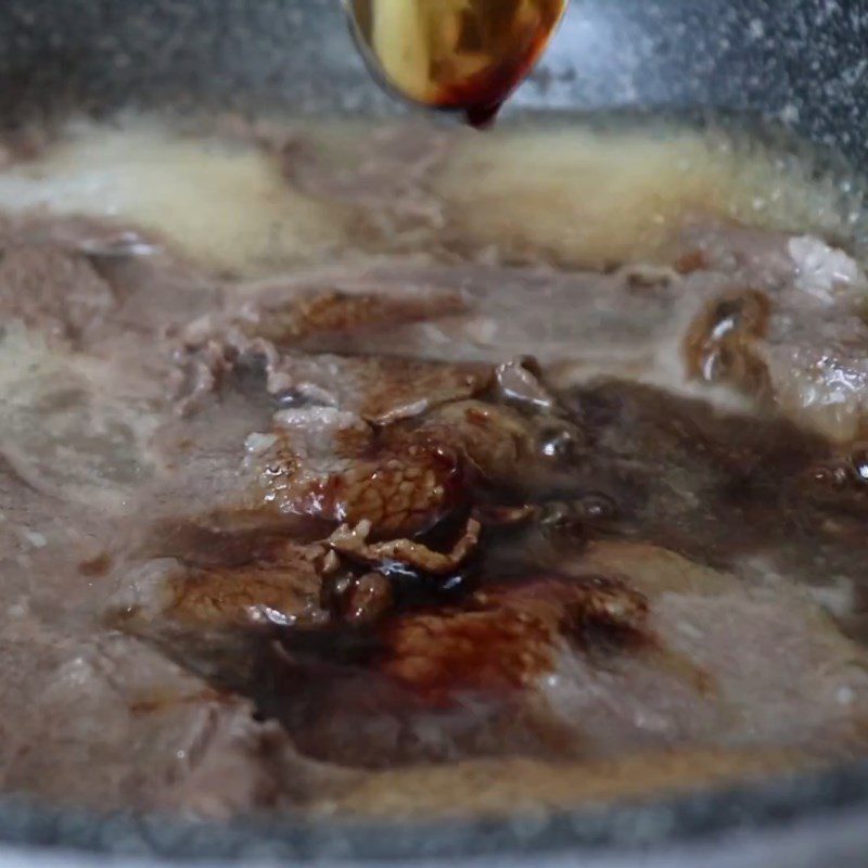 Step 2 Making beef sauce for Tokbokki with soy sauce